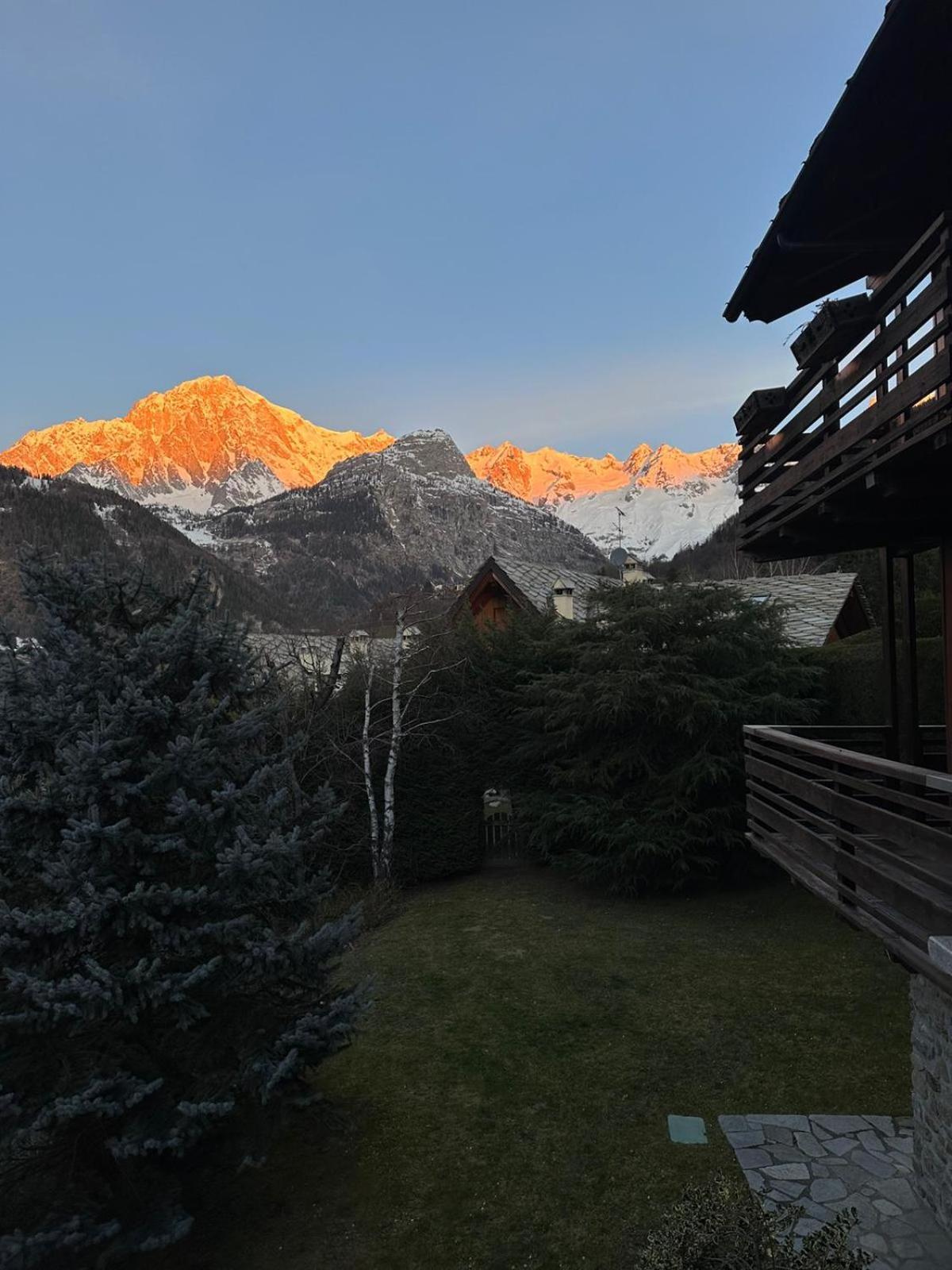 Courmayeur~Navetta Gratuita Per Il Centro+Impianti Bagian luar foto